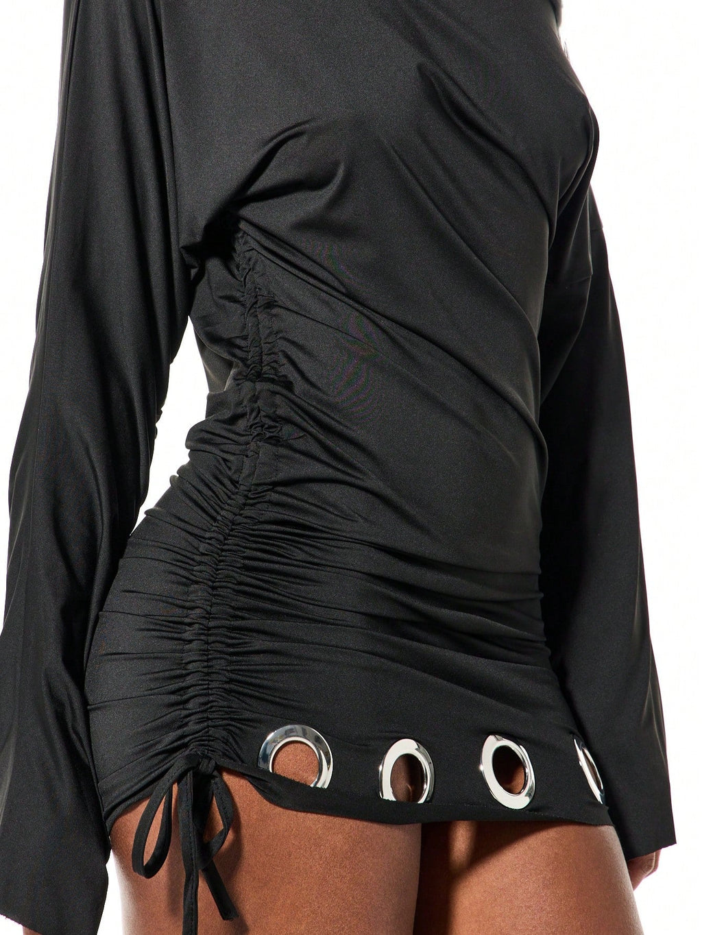 Eclipse - Mini Robe Noire Asymetrique Epaule Unique Oeillets Argentes Fronces Coulissants Manches Cloche Ella&No