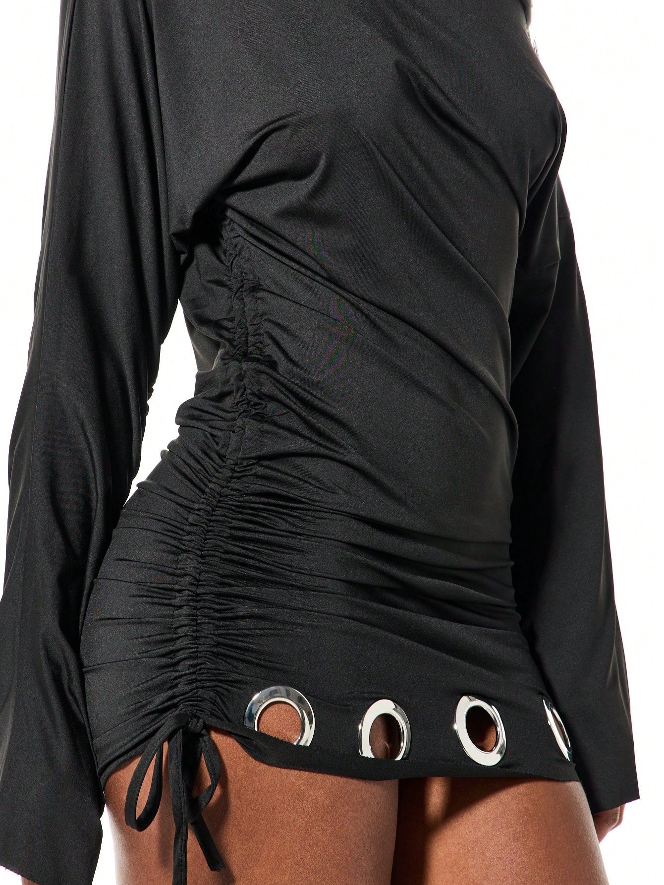 Eclipse - Mini Robe Noire Asymetrique Epaule Unique Oeillets Argentes Fronces Coulissants Manches Cloche Ella&No