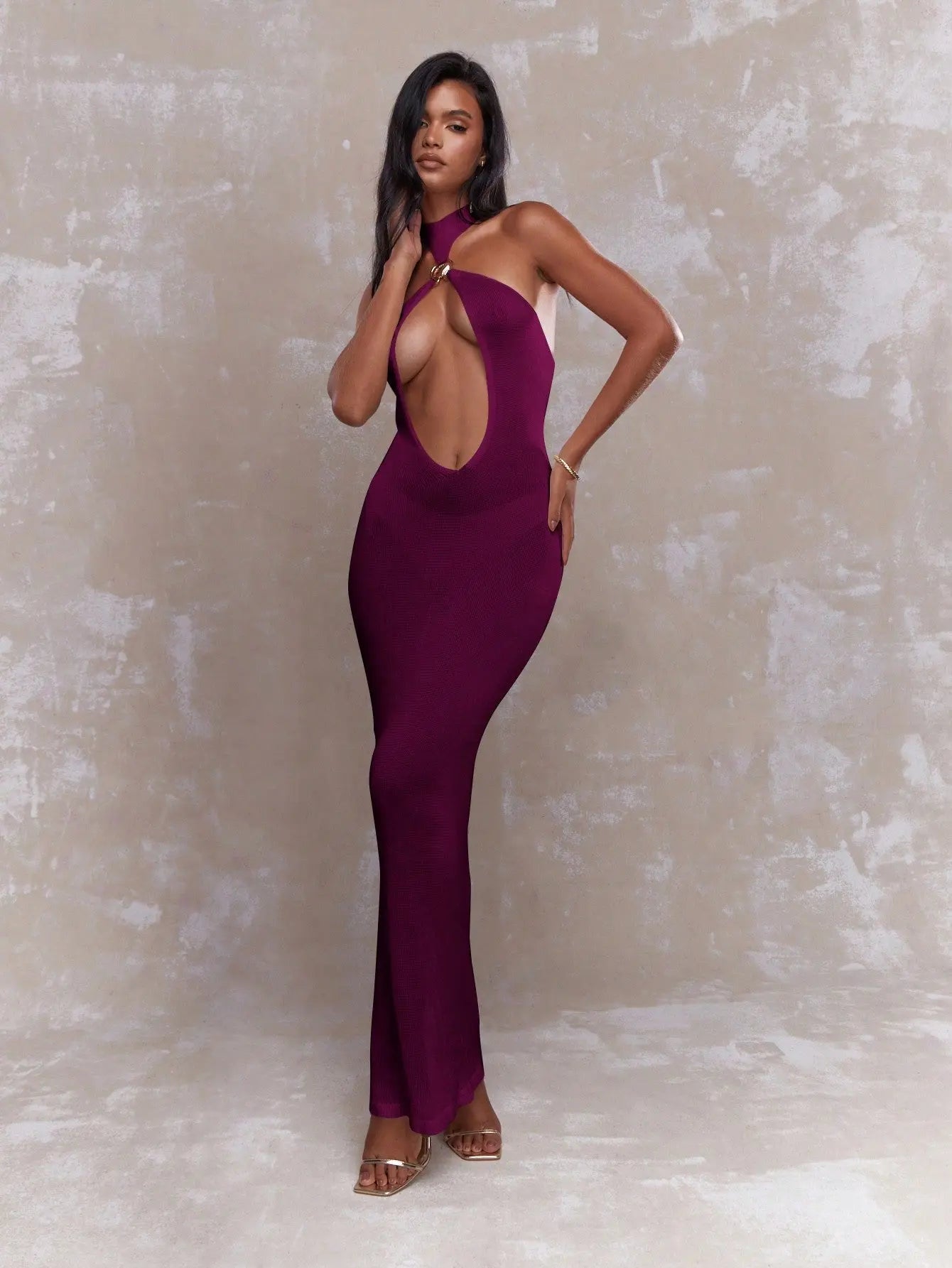 Amethyste - Robe Longue Fourreau Col Halter Anneau Dore Cut-Out Lateral Dos Nu Integral Ella&No