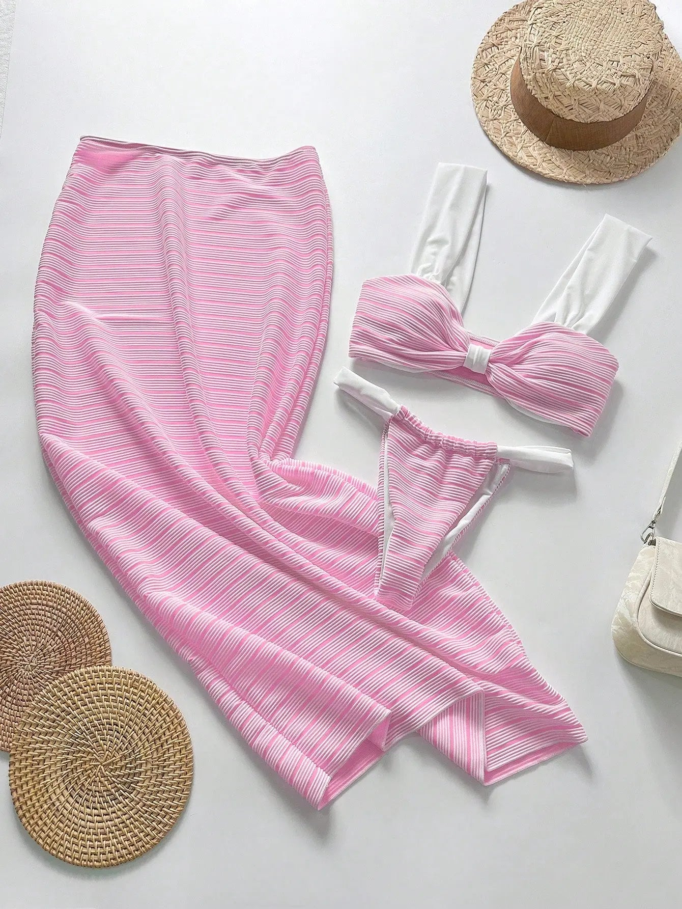 Bow Riviera – Ensemble 3 Pièces Bikini Bandeau Nœud & Jupe Maxi Rayée Texturée Ella&No