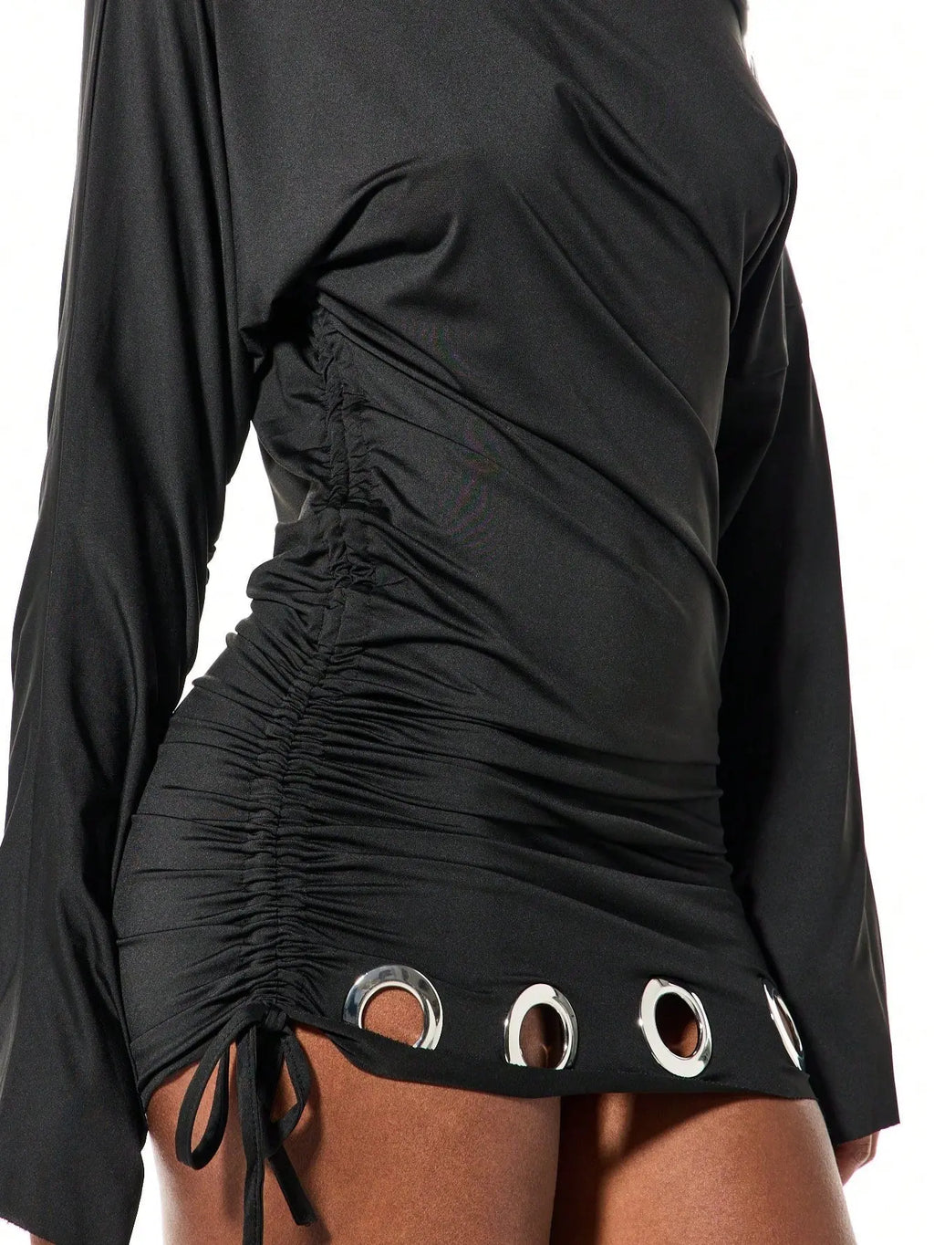 Eclipse - Mini Robe Noire Asymetrique Epaule Unique Oeillets Argentes Fronces Coulissants Manches Cloche Ella&No