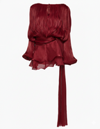 Amara – Robe Plissée Bordeaux à Manches Ballon