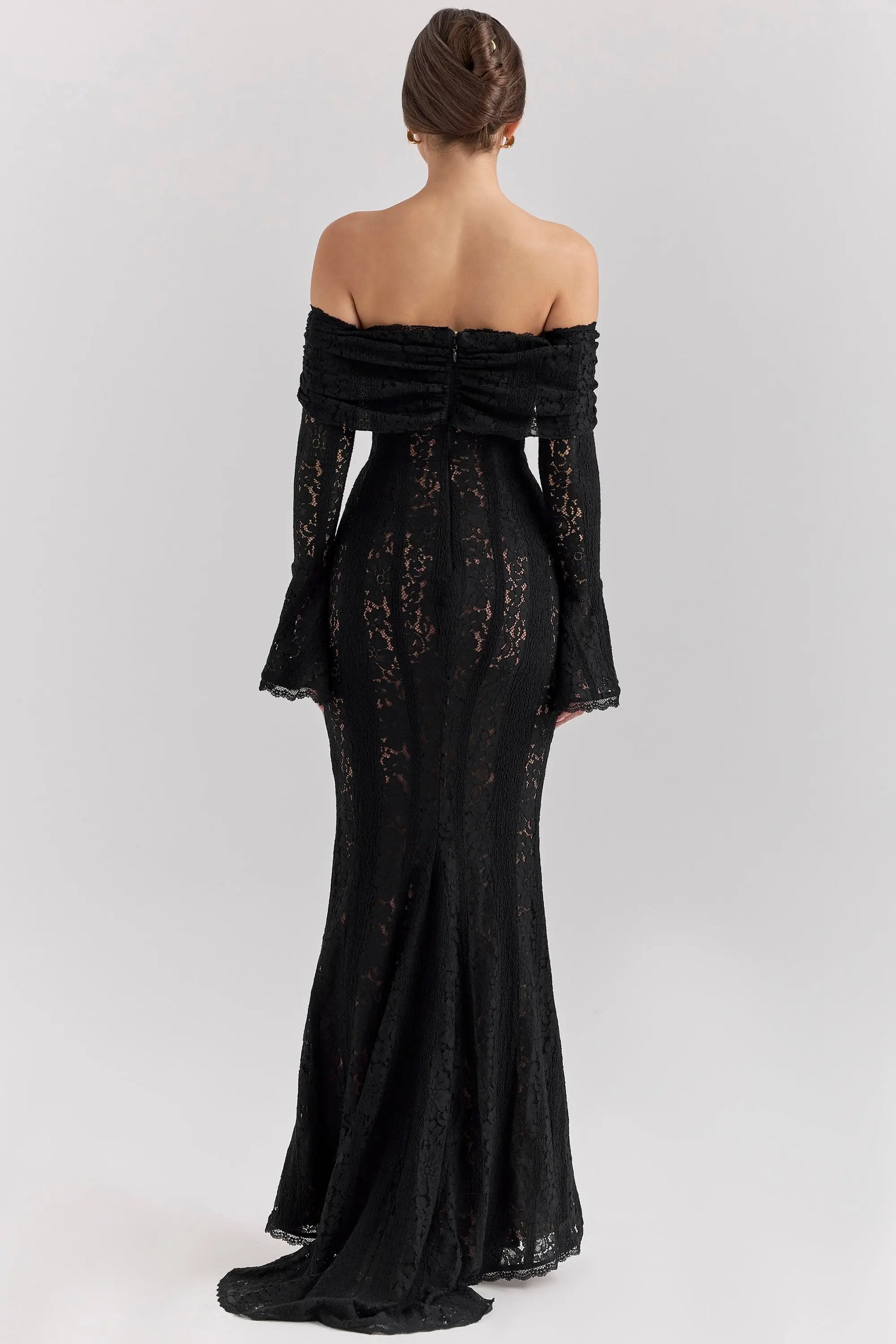 Élégance et Séduction - Robe blanche en dentelle à manches longues et épaules dénudées Ella&No