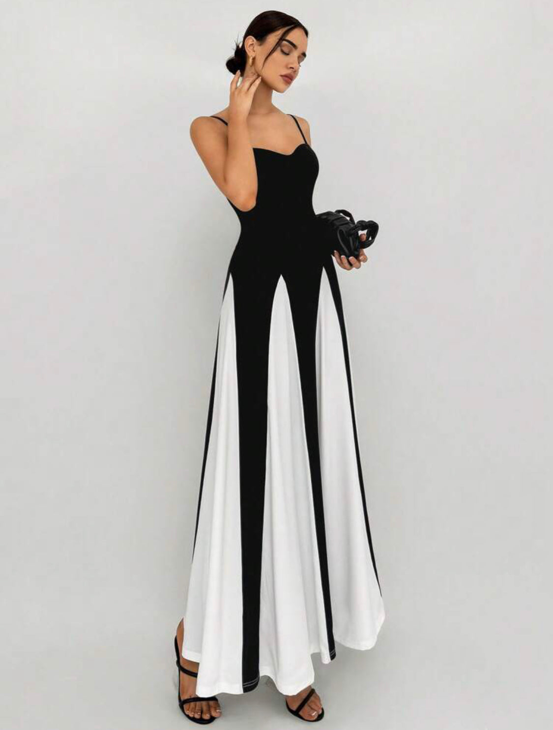Élégance Contrastée – Robe Longue dos nu encolure cœur - Ella&No  